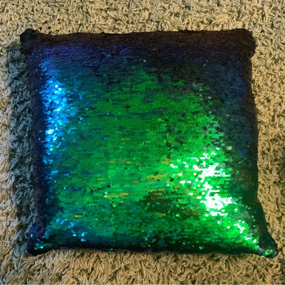 Reversible Sequin Pillow - Green and Black